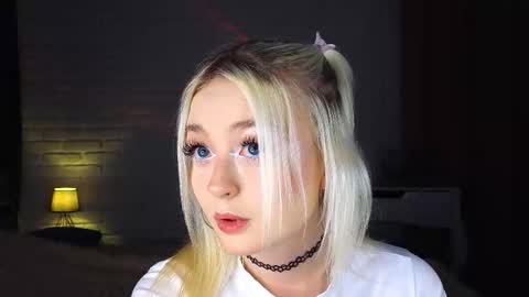 Snapshot of twinklefluff chatting on 09/27/25, 02:00 twinklefluff online show from 09/27/25, 02:00