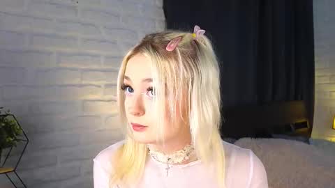 Snapshot of twinklefluff chatting on 09/28/25, 03:50 twinklefluff online show from 09/28/25, 03:50