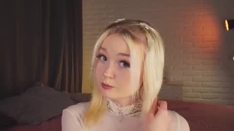 Snapshot of twinklefluff chatting on 10/16/25, 04:08 twinklefluff online show from 10/16/25, 04:08