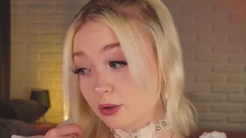 Snapshot of twinklefluff chatting on 10/17/25, 04:09 twinklefluff online show from 10/17/25, 04:09