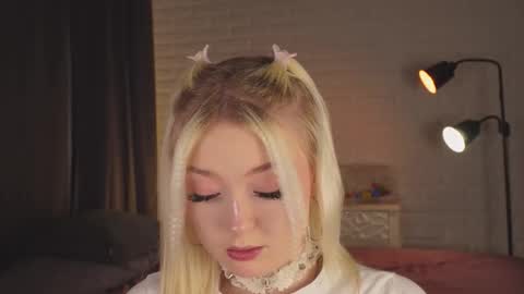 Snapshot of twinklefluff chatting on 10/19/25, 04:07 twinklefluff online show from 10/19/25, 04:07