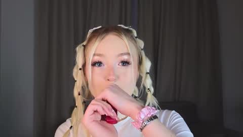 twinklefluff online show from 11/26/25, 04:08