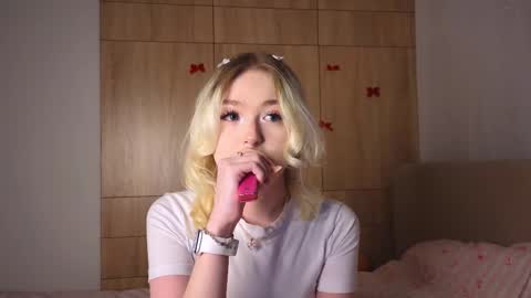 twinklefluff online show from 02/15/26, 04:03