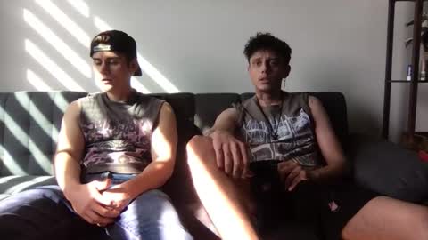 Derrick online show from 10/31/25, 09:05