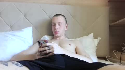 Snapshot of twinkyboyxq chatting on 09/25/25, 10:41 TwinkyBoyxq online show from 09/25/25, 10:41