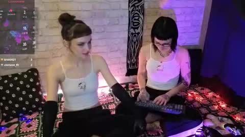 Sin and Skin online show from 12/18/25, 08:37