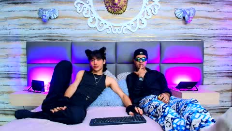 twinslovers_ online show from 09/21/25, 07:48