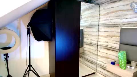 twinslovers_ online show from 11/15/25, 07:54