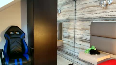 twinslovers_ online show from 01/19/26, 03:32