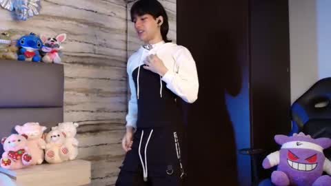 twinslovers_ online show from 02/11/26, 04:17