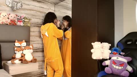 twinslovers_ online show from 02/12/26, 03:56