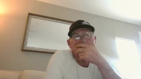 Snapshot of twistedtrucker chatting on 04/04/26, 09:12 twistedtrucker online show from 04/04/26, 09:12