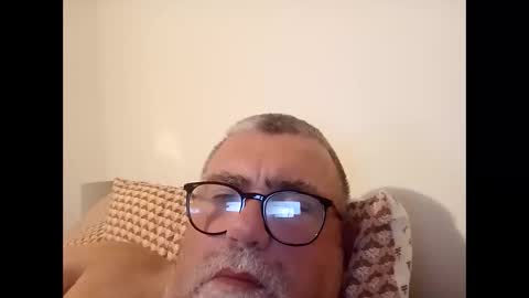 twohats2810 online show from 12/05/25, 06:59