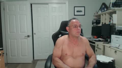 Twopeopleinlove online show from 11/18/25, 11:25