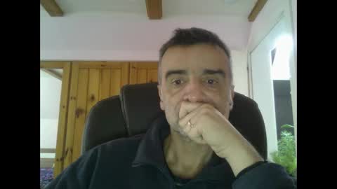 Snapshot of twoperes chatting on 10/17/25, 01:35 twoperes online show from 10/17/25, 01:35