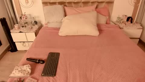 Twiggy online show from 02/27/25, 08:31