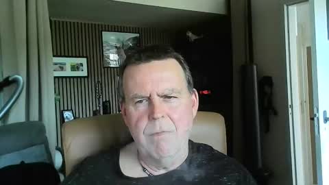 Snapshot of txd2000 chatting on 05/22/26, 12:00 Small dick uncut but extremely wet online show from 05/22/26, 12:00