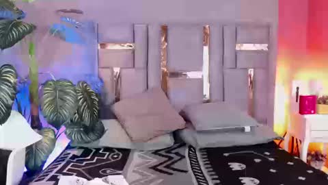 tyla_ks online show from 09/30/25, 08:03