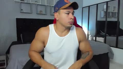 tyler_hank1 online show from 10/11/25, 11:53