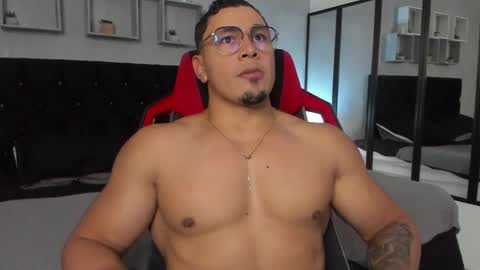 tyler_hank1 online show from 10/28/25, 06:54