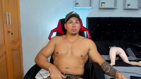 tyler_hank1 online show from 11/29/25, 11:24