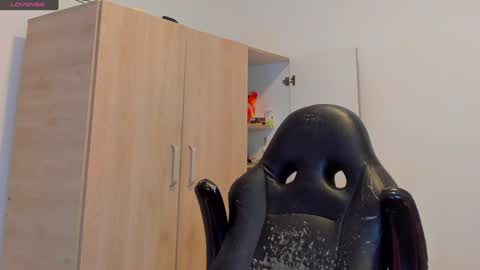     online show from 02/07/25, 04:03