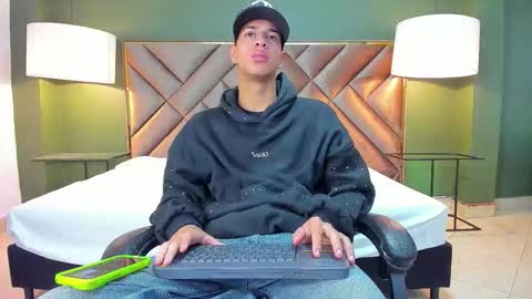 Tyler Rodriguez online show from 10/23/25, 09:57