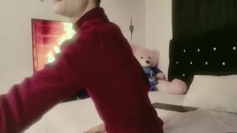 tyler_thin_1 online show from 10/22/25, 11:54