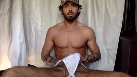 tylerjamesxxx_ online show from 04/21/26, 09:59