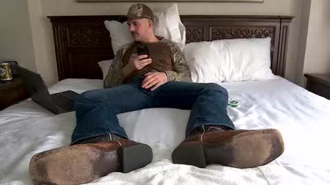 TylerLogan813 online show from 10/27/25, 07:07