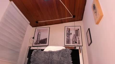       online show from 12/23/25, 04:21