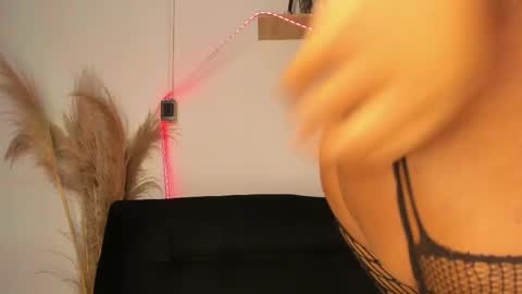 tylla__ online show from 04/26/26, 08:50