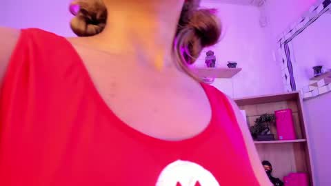 tylla__ online show from 05/24/26, 09:42