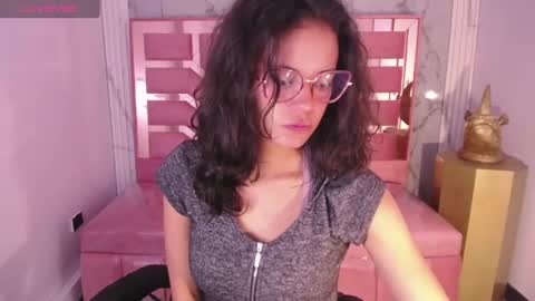 Snapshot of tyna_ch chatting on 01/13/25, 05:44 TYNA online show from 01/13/25, 05:44