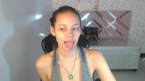 Snapshot of tyna_ch chatting on 09/08/25, 05:01 TYNA online show from 09/08/25, 05:01