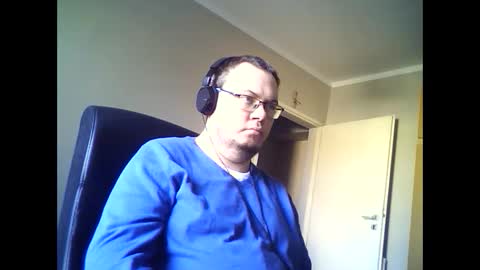 tyradi1991 online show from 12/25/24, 11:43