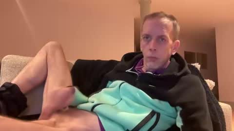 Snapshot of tyronev70 chatting on 12/11/24, 05:26 Ty online show from 12/11/24, 05:26