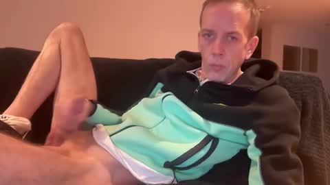 Snapshot of tyronev70 chatting on 12/25/24, 02:02 Ty online show from 12/25/24, 02:02