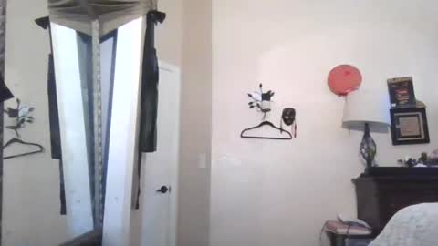 Snapshot of uandme_baby chatting on 06/18/26, 01:06 Azelia B online show from 06/18/26, 01:06