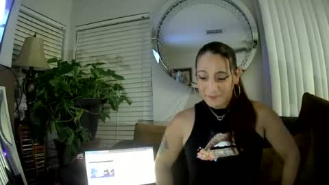 Snapshot of uandme_baby chatting on 07/22/26, 11:24 Azelia B online show from 07/22/26, 11:24