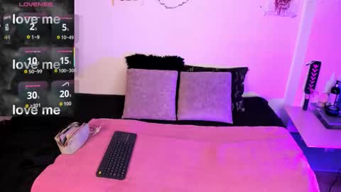 uchikydoll online show from 11/28/25, 10:23