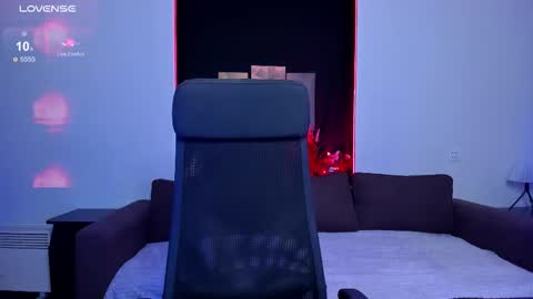 Snapshot of uco_mon chatting on 09/25/25, 03:27 Uco online show from 09/25/25, 03:27