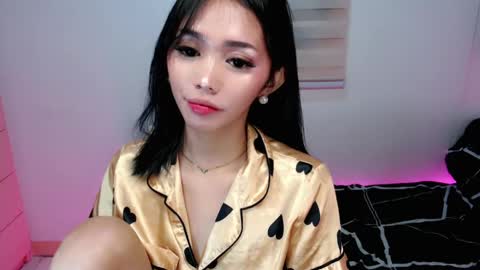 Snapshot of ughliah chatting on 05/25/26, 08:48 urbbgirl alliah online show from 05/25/26, 08:48