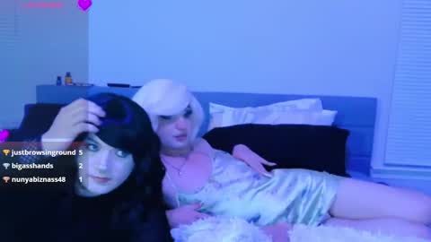 Snapshot of uhhh_lexi chatting on 11/30/25, 06:06 Lexi online show from 11/30/25, 06:06