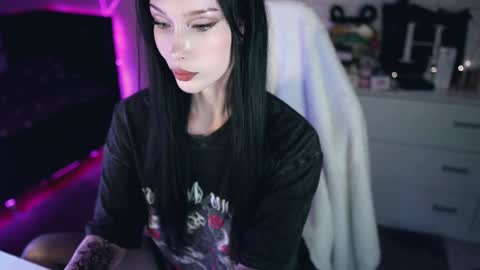 Izzy    online show from 12/09/24, 07:39