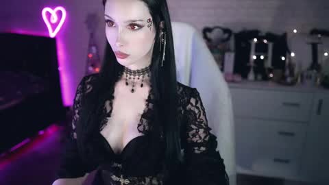 Izzy    online show from 02/17/25, 05:32