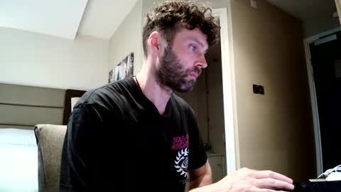 Snapshot of ukguyitsme chatting on 05/12/26, 12:35 ukguyitsme online show from 05/12/26, 12:35
