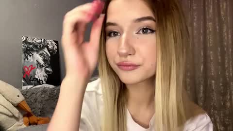 Vikki online show from 12/04/25, 04:59