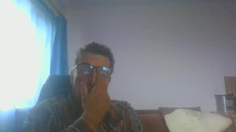 ulmeni4 online show from 10/24/25, 12:01