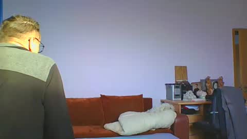 ulmeni4 online show from 12/17/25, 08:20